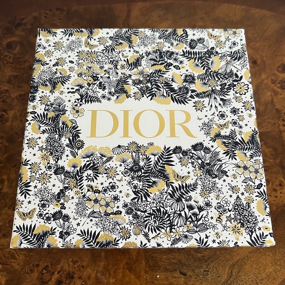 Authentic Dior paper gift box🔥🔥 - Picture 1 of 5